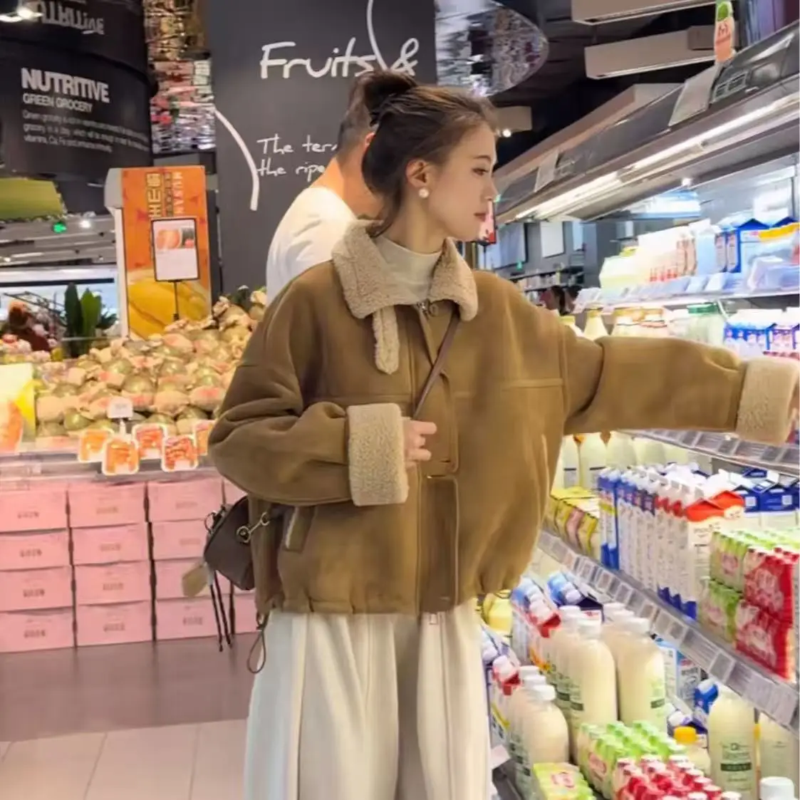 

Женская утепленная байкерская куртка из искусственной кожи с мехом, воротником-стойкой, осенне-зимняя, новая модель, приталенная, для стройности фигуры