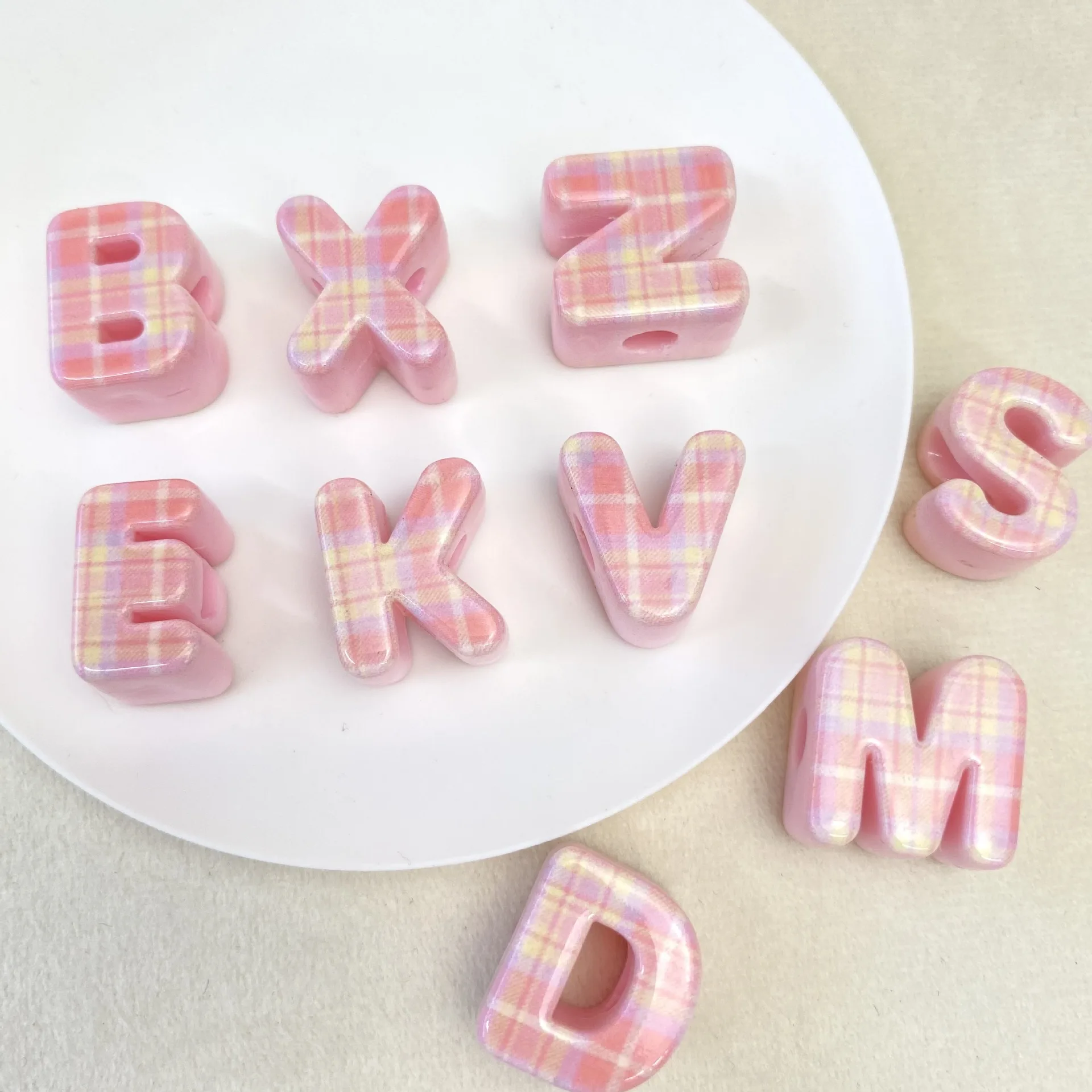 30/50/100 Stück/20 mm große Löcher Acryl Alphabet Buchstaben Perlen für DIY Telefon Kette Schlüsselanhänger Zubehör Materialien Lose Perlen – Detail 10