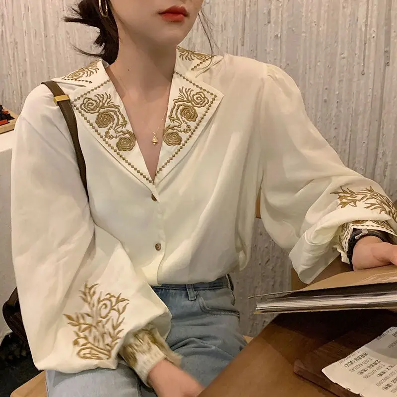 2024 New Spring and Autumn Korean Retro Casual Shirt Lantern Sleeve Flip Collar Printed Embroidered Splicing Women\'s Shirt Top