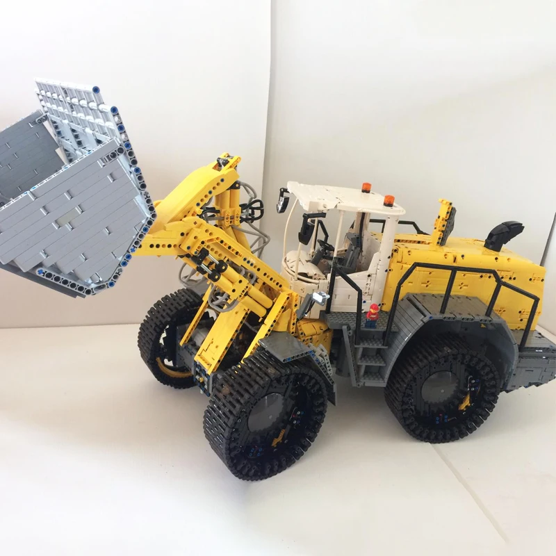 12136 PCS Moc Liebherr 586 Power Loader Engineering Vehicle Model DIY Building Blocks Kids Assembly Toys Festival Surprise Gifts