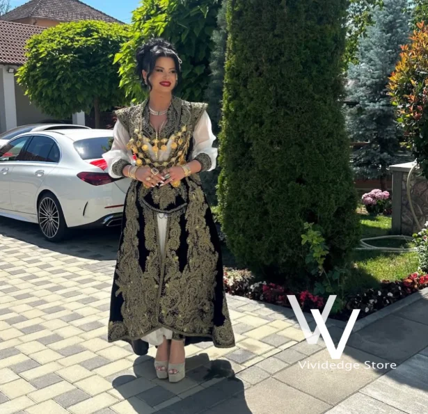 Luxuriöses Schwarzes Samt-Abendkleid mit Goldener Spitzenstickerei A-Linie Traditionelles Kakula Albanisches Ballkleid 2026 Maßanfertigung