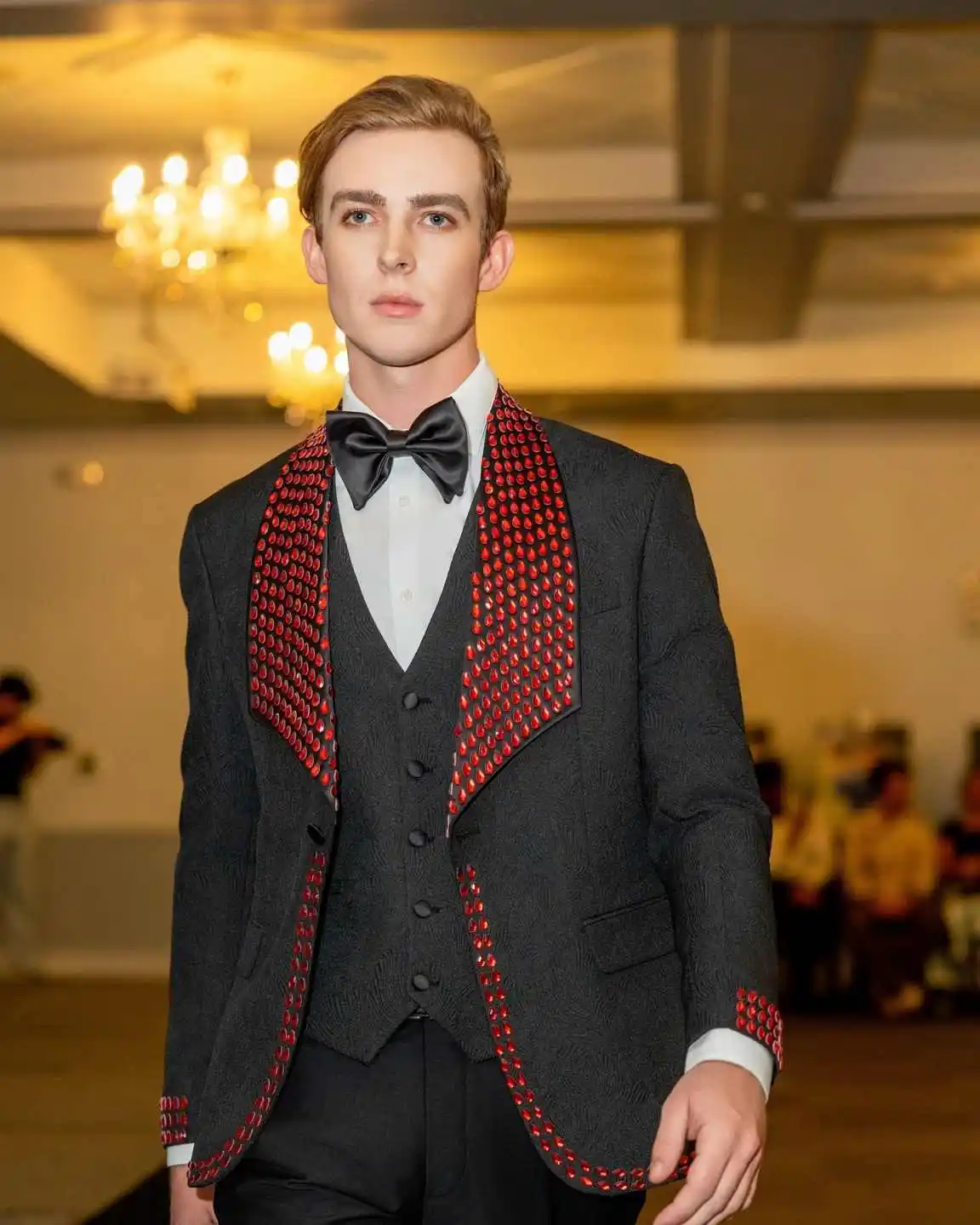 Vintage Rhinestone Men Suits For Wedding Shawl Lapel Tuxedos Groom Party 3 Pcs Blazer Pants Vest Party Customized Suit