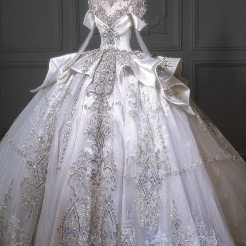 A new high-end custom-made long-sleeved dress with high-quality main yarn for weddings