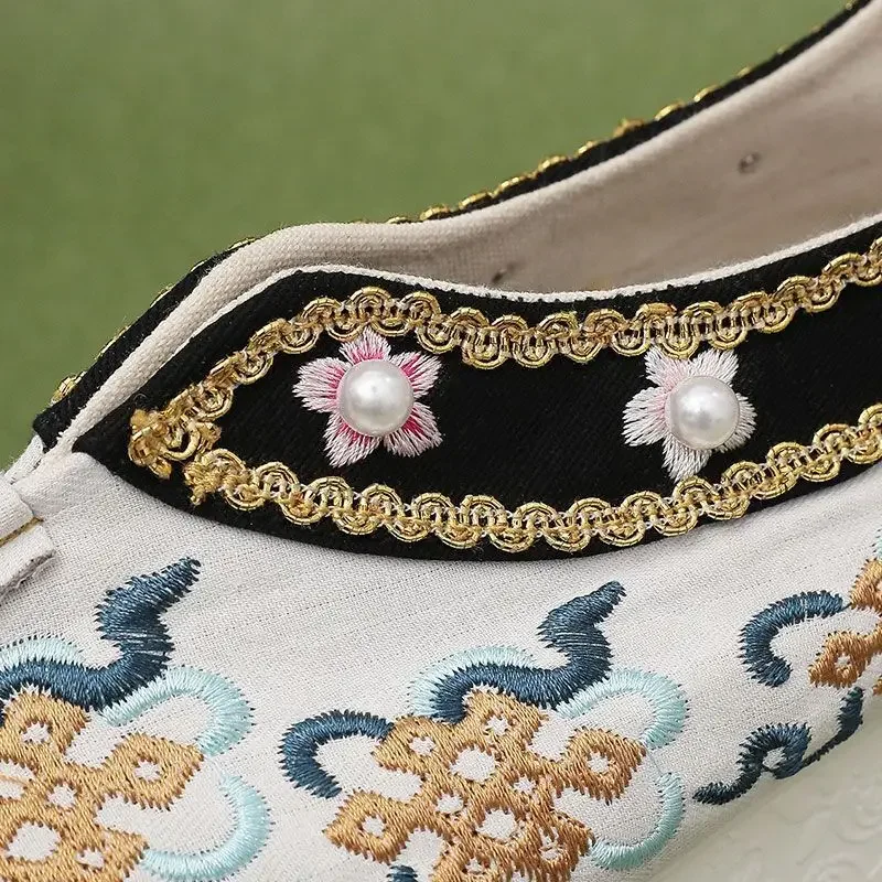 Oude Hanfu Schoenen Etnisch Platform Paleis Bloem Bodem Ming-dynastie Cloud Schoenen Paleis Dames Geborduurde Schoenen