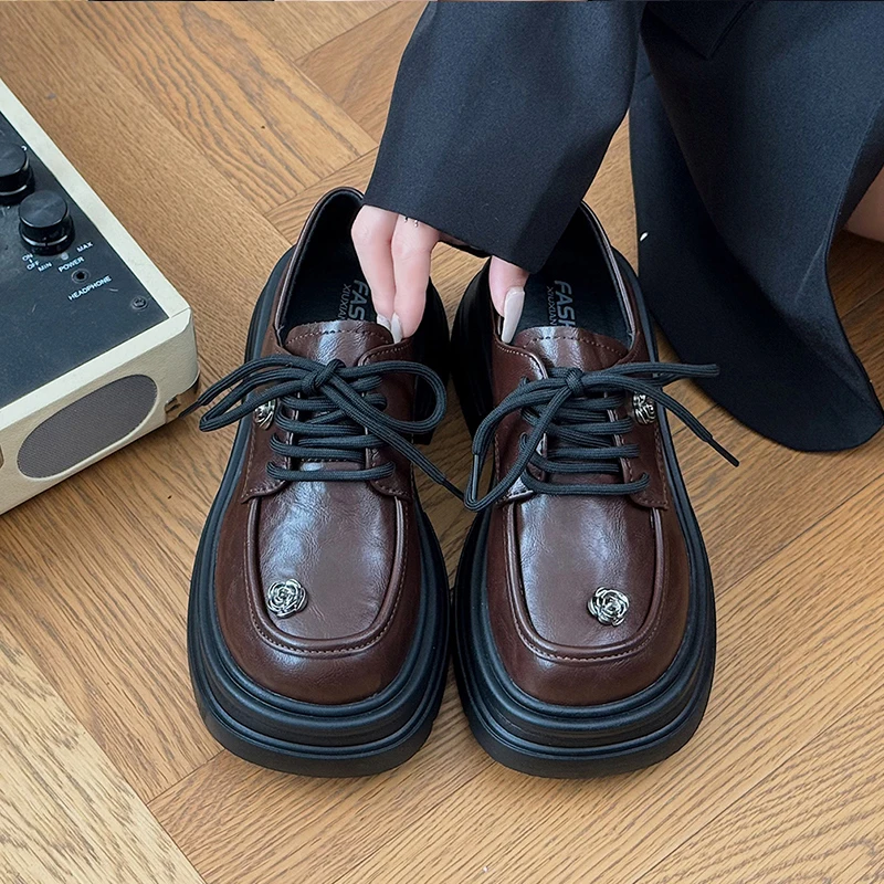 รองเท้าผู้หญิงฤดูใบไม้ร่วงสไตล์อังกฤษ Clogs แพลตฟอร์ม Oxfords รองเท้าไม่มีส้นขนสัตว์ฤดูใบไม้ร่วง Preppy Creepers หนัง Retro ฤดูร้อนใหม่ SLIP-ON M