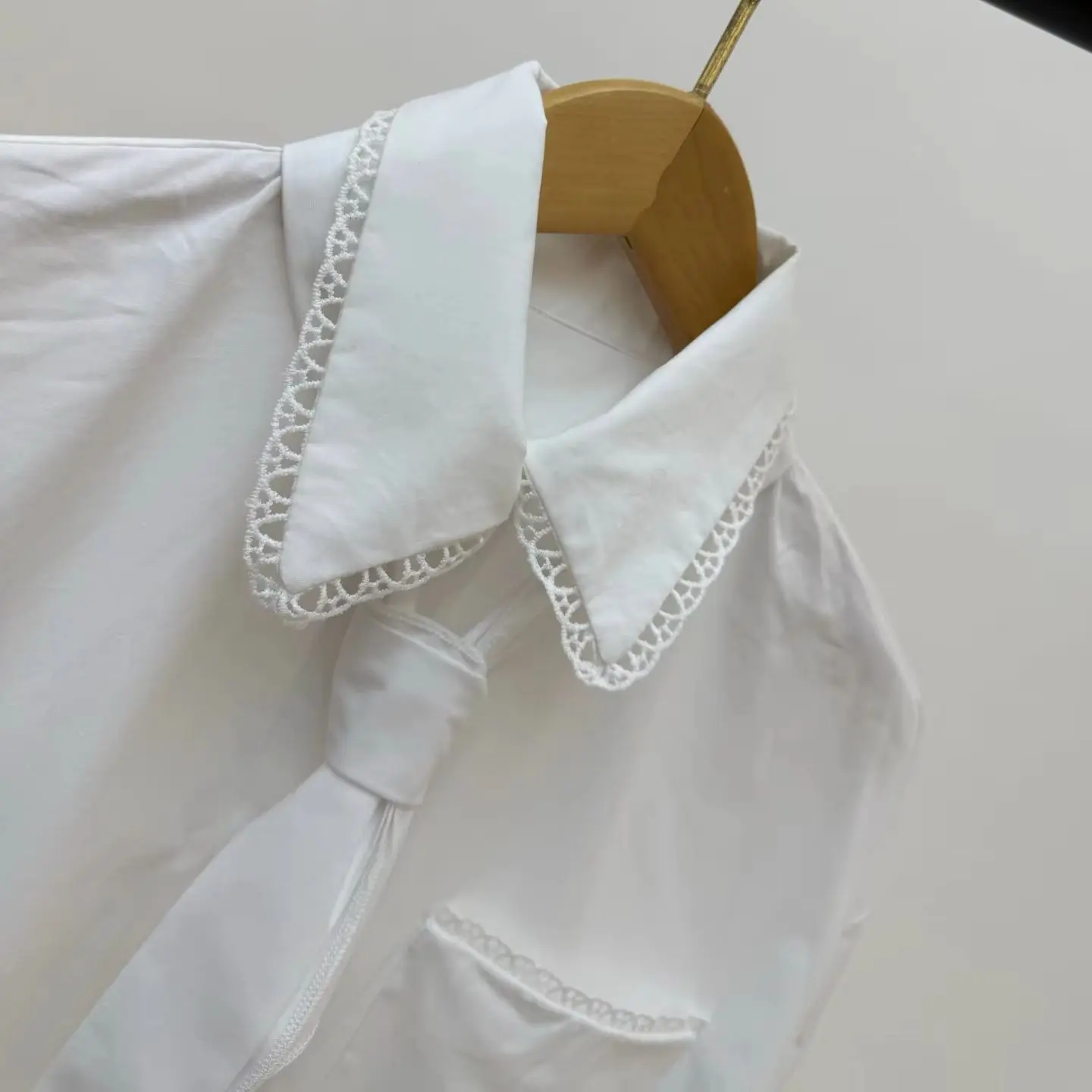 

Spring/Summer Women Turn-down Collar Lace Trimmed Tie Long Sleeve Solid Shirt Single Breasted Pocket Loose Fashion Casual Blouse