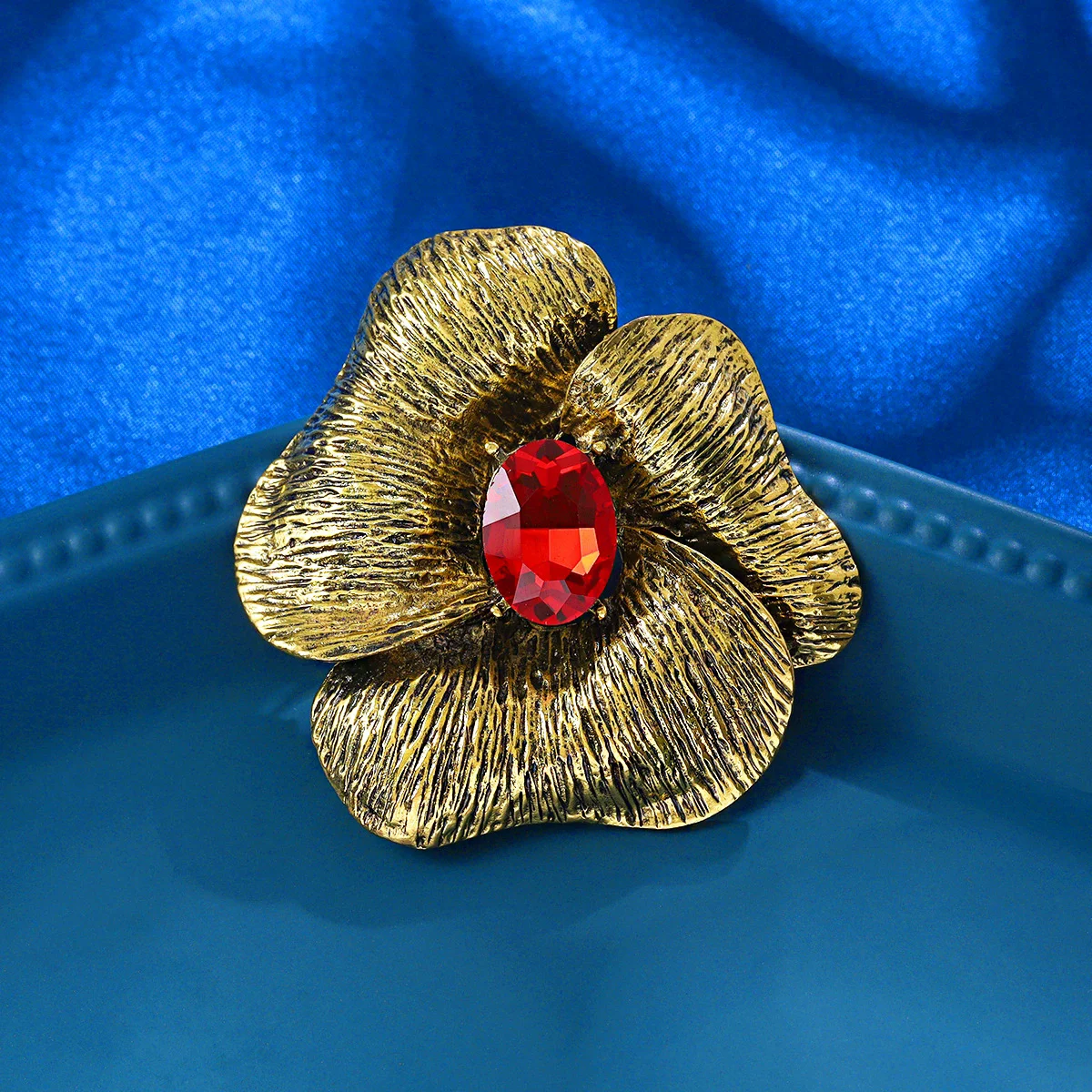 Retro Crystal Flower Brooch Pin Faionable Versatile Luxury Feel Apparel Flower Brooch Pin Cross-Border Bestseller Ele