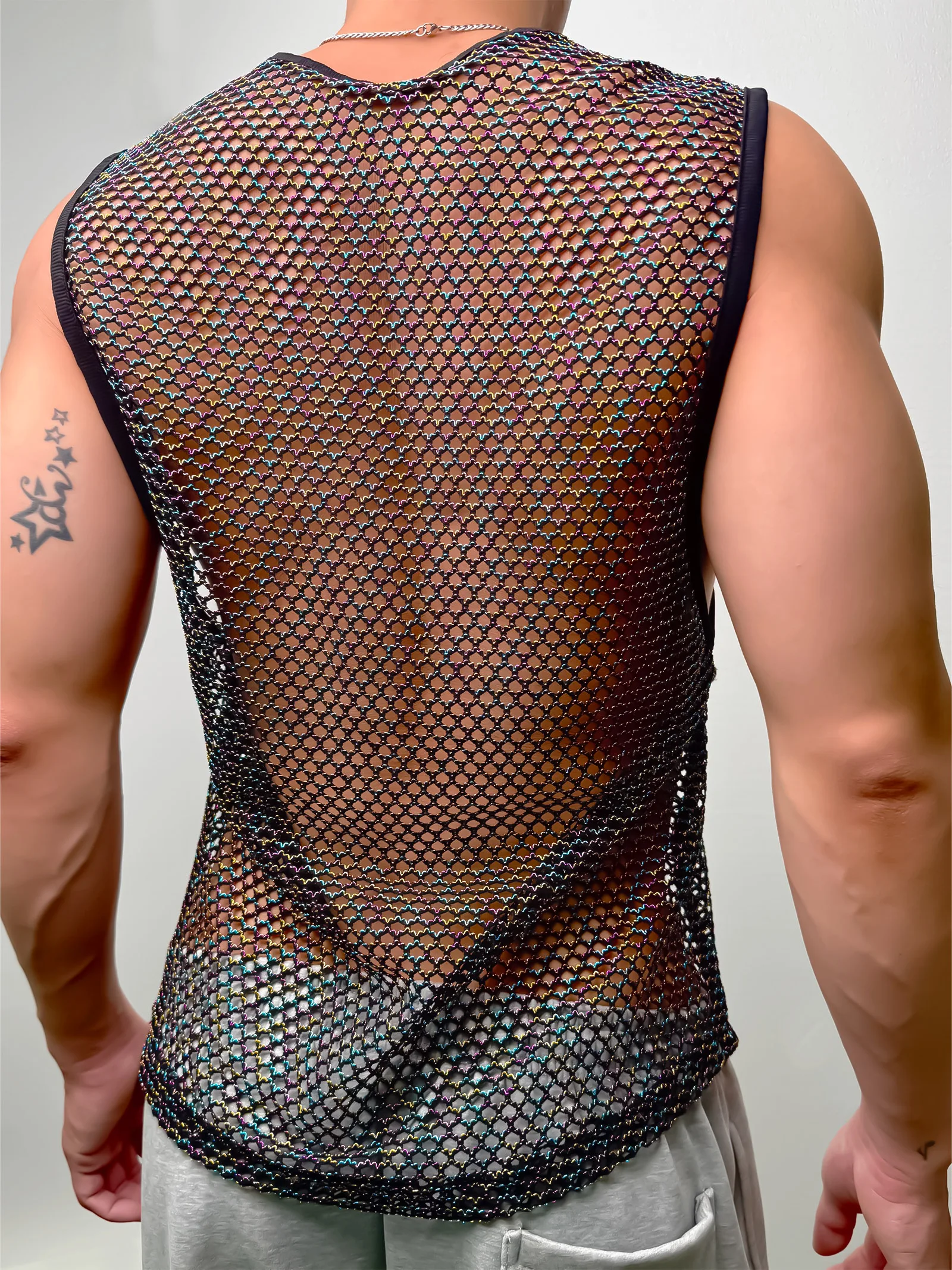 Netz-Tanktop für Männer, ärmellos, Rundhals, mit Lochmuster, Muskelshirt, glänzende Linien, lässige Sommer-Oberteile, Streetwear, durchsichtig. – Detail 8