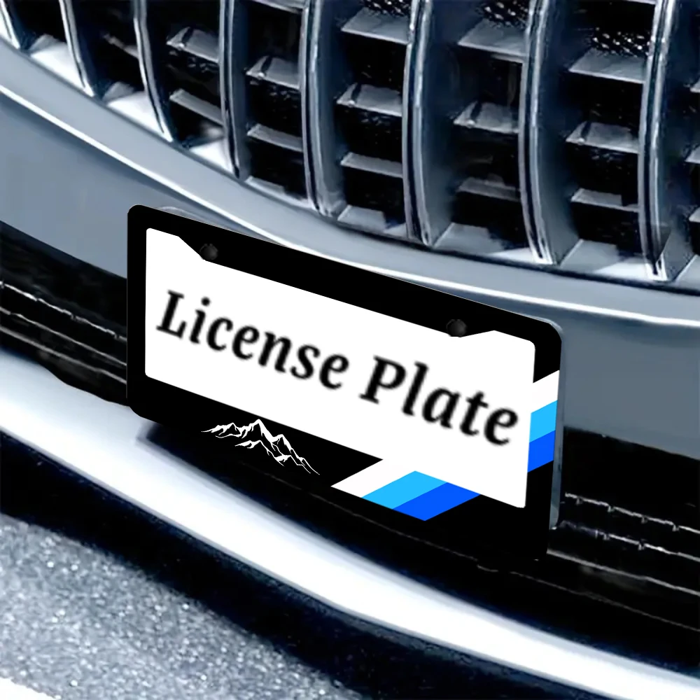 سيارة سوداء مبتكرة - إطار لوحة ترخيص مزخرف بطباعة جبلية وخطوط زرقاء، مادة ألومنيوم، تصميم بفتحتين