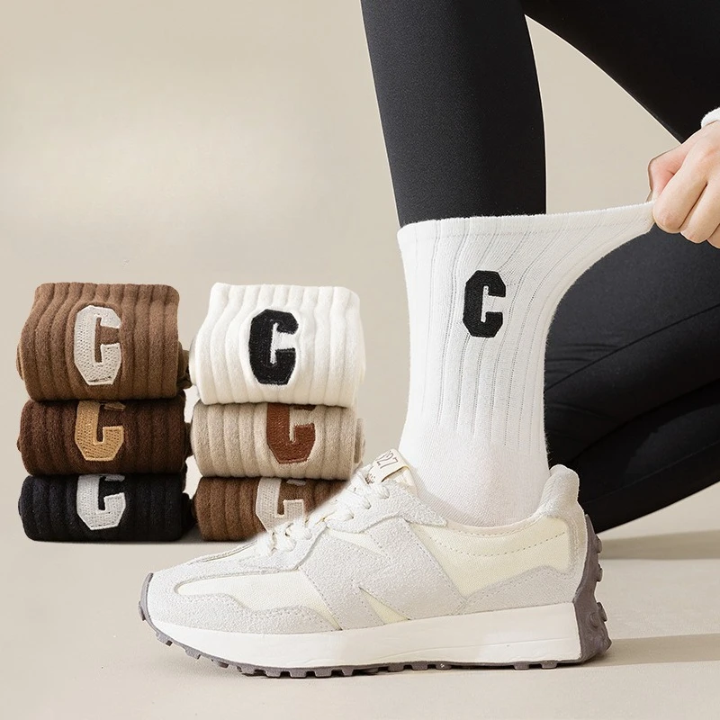 

5 Pairs Autumn and Winter Fashion Alphabet Academy Style Trendy Versatile Women's Mid Socks Sports Outerwear Women's Socks