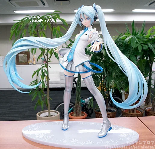 

42CM Hatsune Miku Anime Figure SNOW MIKU Garage Kit Beautiful Girl Character Model doll Collectibles Gifts