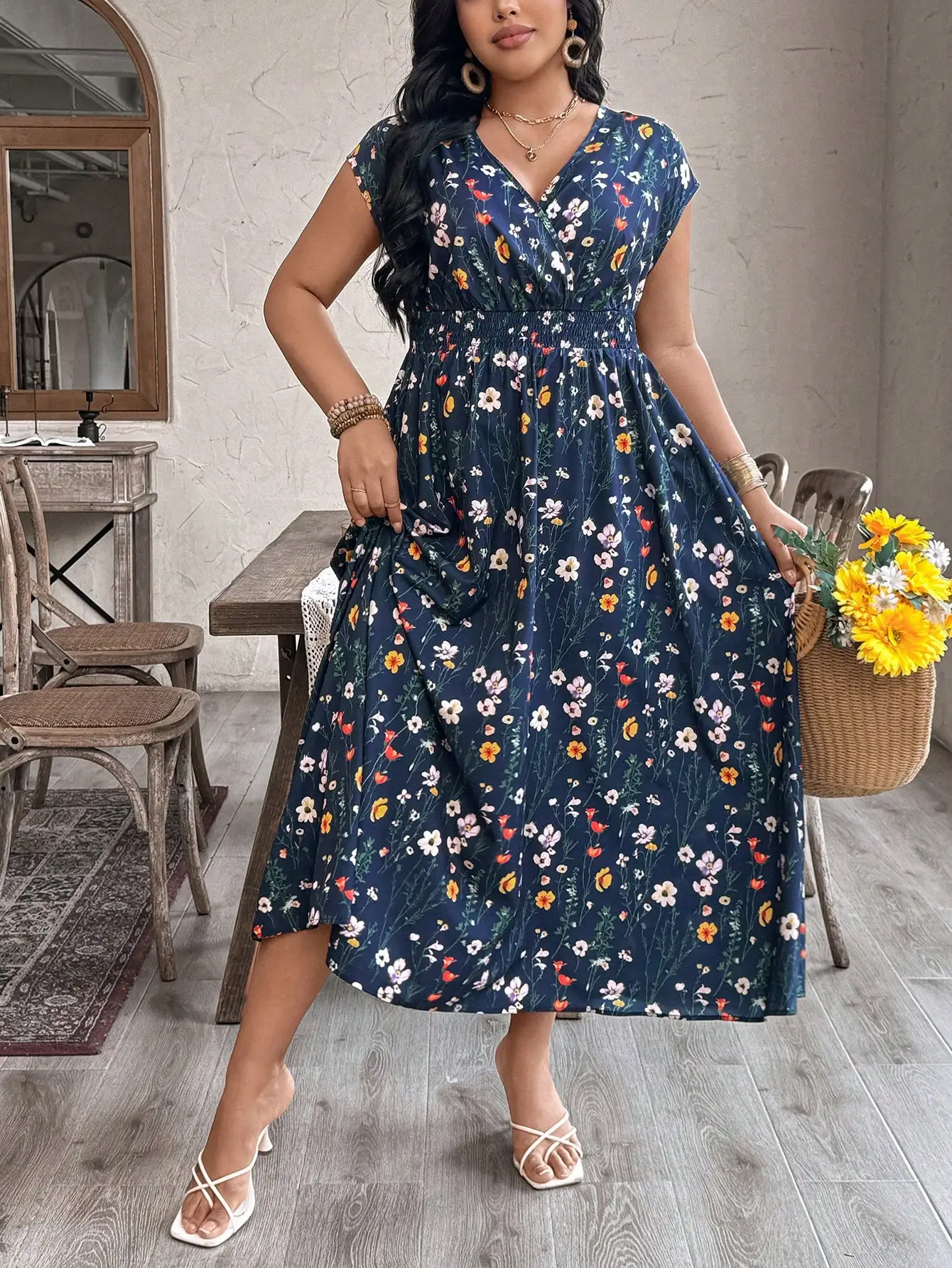 

Женское разноцветное платье миди А-силуэта с цветочным принтом в стиле бохо, V-образным вырезом и рукавами-летучая мышь