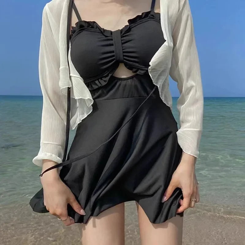 Nuevo vestido de una pieza para mujer, estilo conservador, que cubre la carne, blusa de manga larga con protección solar ligeramente gorda, junto al mar