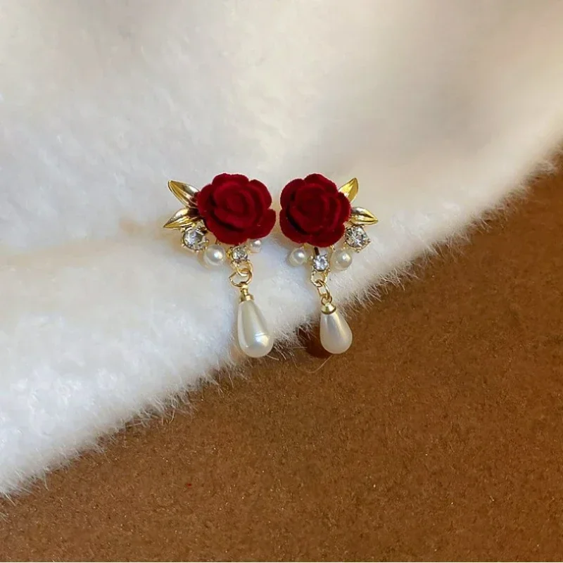 Boucle D’oreille Femmes Wine Red Velvet Rose Pearl Earrings For Women New Camellia Red Rose Ear Studs Jewelry Piercing