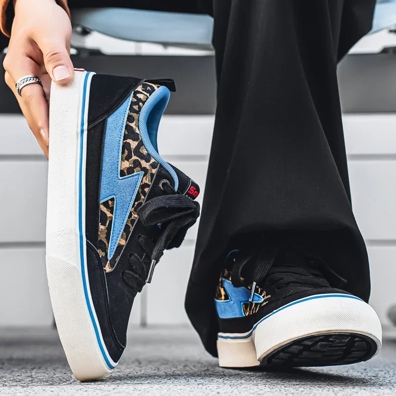 Fashion Leopard Printed Men's Skateboarding Shoes Breathable Canvas Sneakers Men Non-slip Platform Sneakers zapatillas de hombre