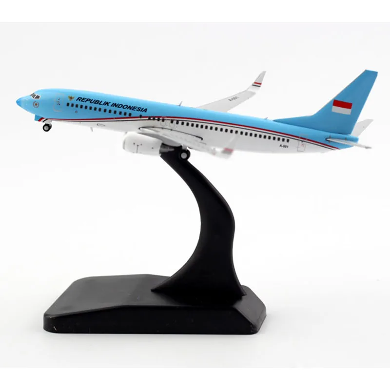 

Indonesia Airlines B737-800 Civil Aviation Aircraft Alloy & Plastic Model 1:400 Scale Diecast Toy Gift Collection Simulation