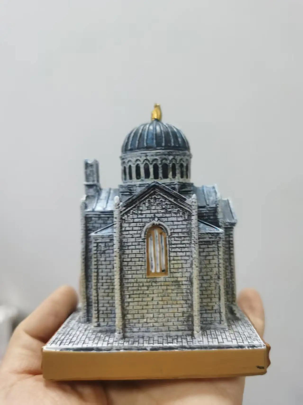 

Фигурка из смолы для психотерапевтической песочницы: игра-конструктор для терапии (Херцег-Нови, Черногория)