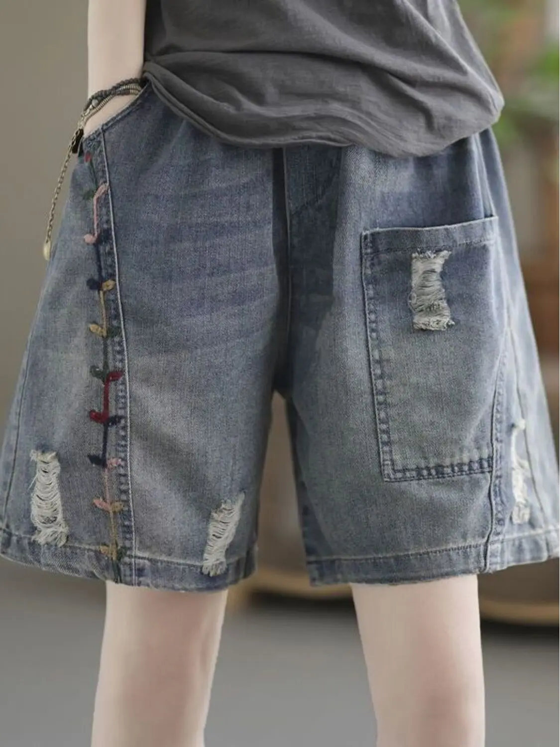 Women Elastic Waist Denim Shorts Ripped Loose Wide Leg Floral Embroidered Pocket Boyfriend Jean Shorts Summer Casual