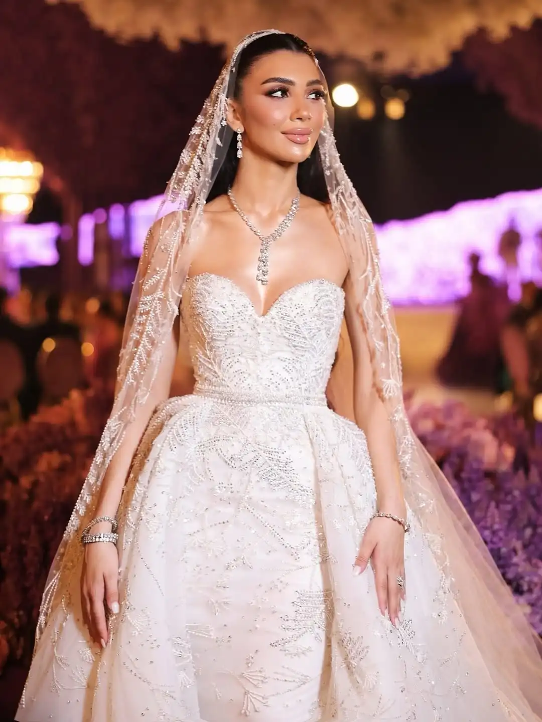 Customized A-Line  Beaded Wedding Dresses with Gloves Sweetheart Neck Bridal Gowns Detachable Train vestido de novia New Design