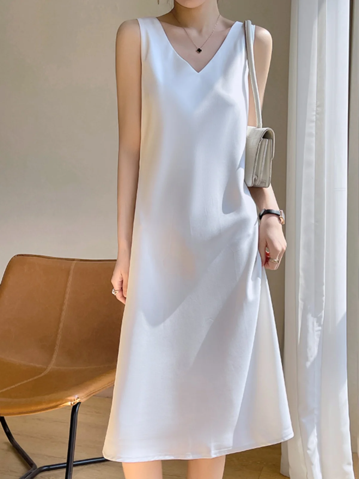 エレサテンミディ丈ドレス レディース スリムガウン Vネック Aライン 無地 春夏 ファッション レディライク スリーブ ロングスカート