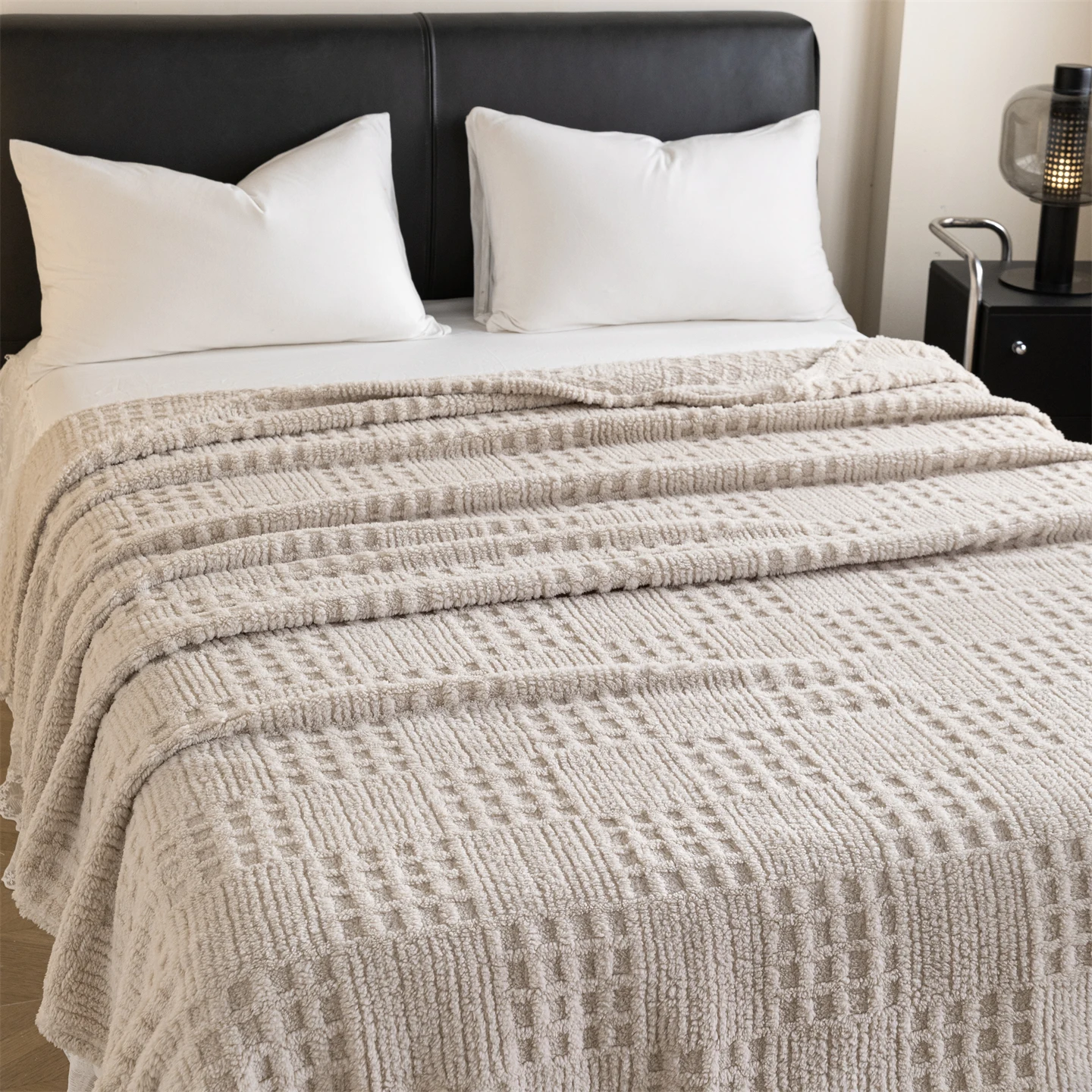 Luxury Soft Coral Fleece Blanket Comfortable Vintage-style Plush Throw Blanket Machine Washable Blanket Christmas Holiday Gifts