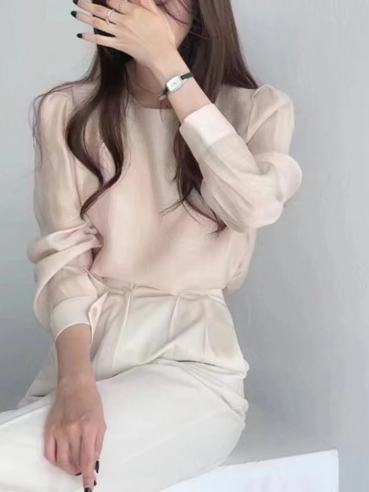 

Slim Fit Long Sve Me irt Women's Chic round Ne Hollow out Breathable Thin Sle Bubble Sve Commute Faion