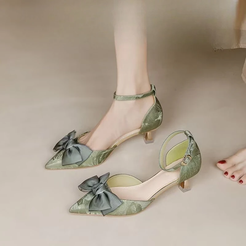 

Low-heel Fairy-style Sandals 2026 Summer Pointed-toe Thin Heel Bow French-style Low-heel Hollow Shoes