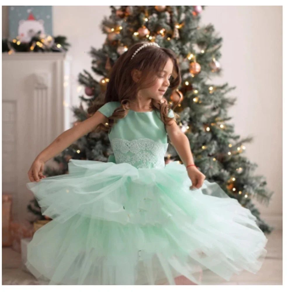 فساتين بسيطة لفتاة الزهور بياقة ملعقة وأكمام قصيرة فساتين زفاف مع حفلة موسيقية مخصصة لأول مرة #2