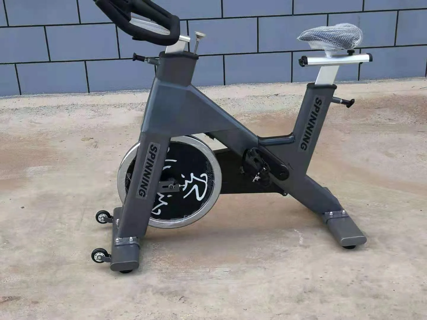 Bicicleta de ejercicio comercial para interiores, bici giratoria para gimnasio, Club de Fitness, novedad