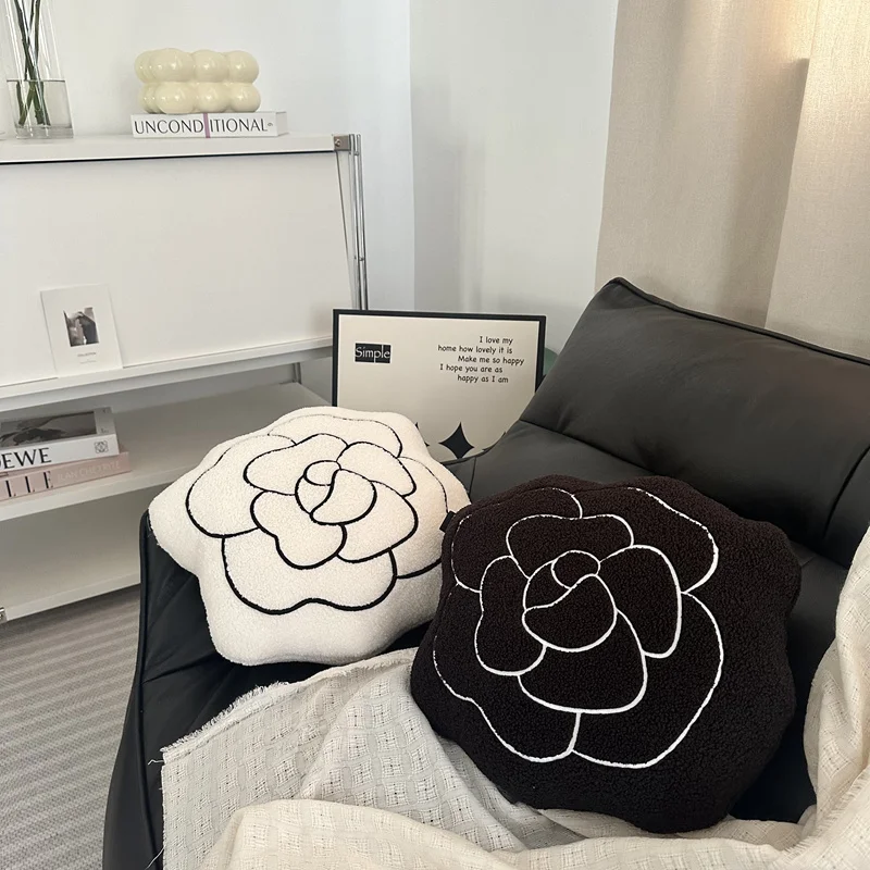 Oreiller en peluche fleur de camélia 45cm, coussin de siège plante blanche et noire, sol intérieur, canapé, chaise, Support arrière, cadeau en peluche