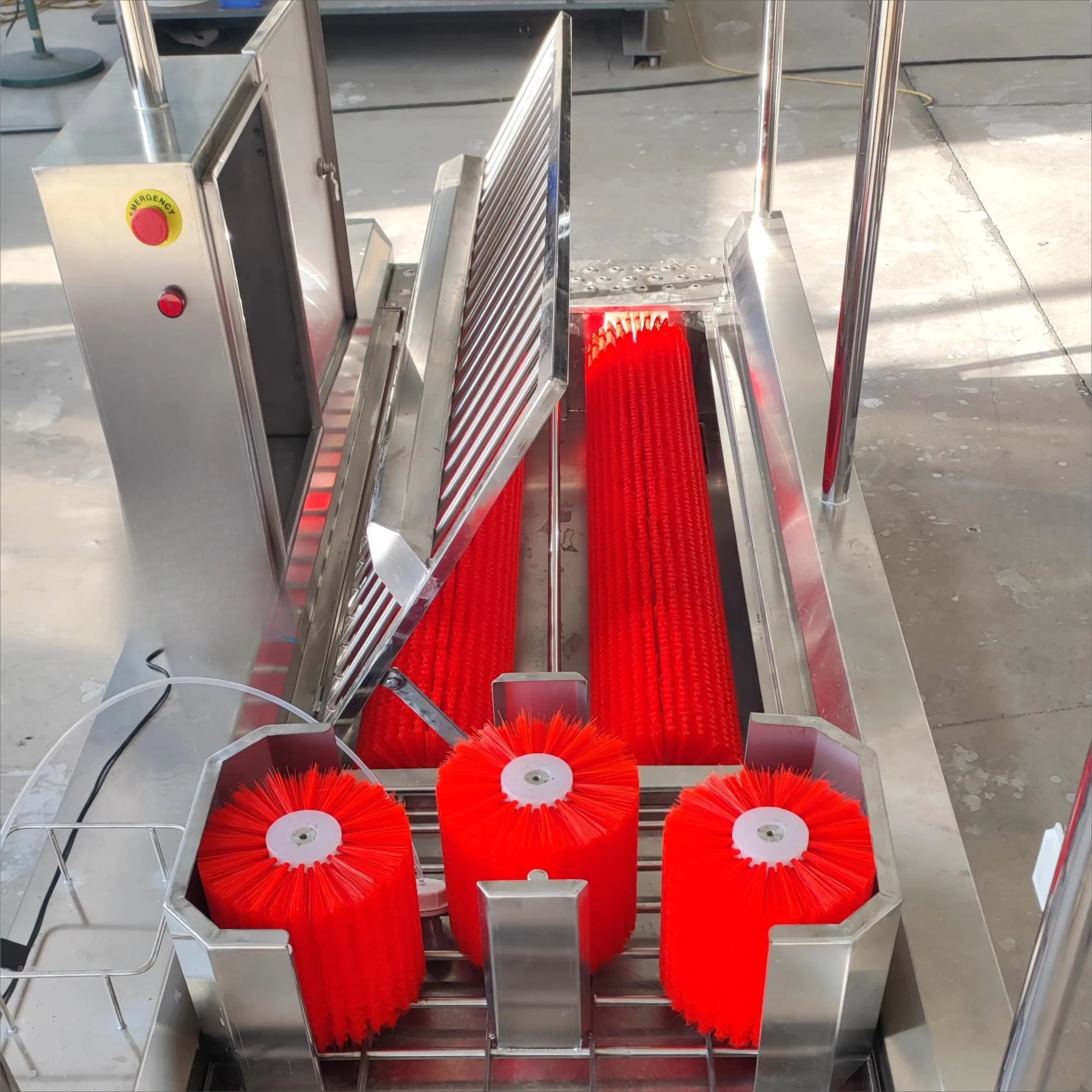 محطة تنظيف صحية لغسالة الأحذية الصناعية 304 مادة من الفولاذ المقاوم للصدأ للمزرعة ومصنع الأغذية #4