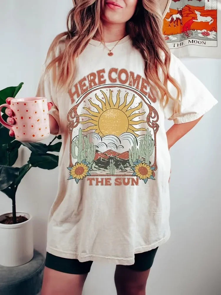 Summer Women Oversized Hippie Boho T Shirt Here Comes the Sun Graphic Tees Cotton Retro Tops Vintage Aesthetic Clothes Grunge