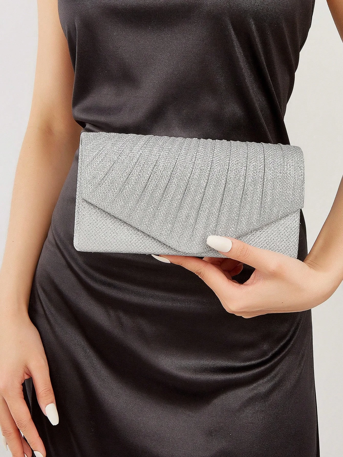 براثن لامعة وفاخرة ذات ثنيات، وحقائب حفلات سلسلة أنيقة وبسيطة، وحقائب مسائية مناسبة لجميع المناسبات. #1