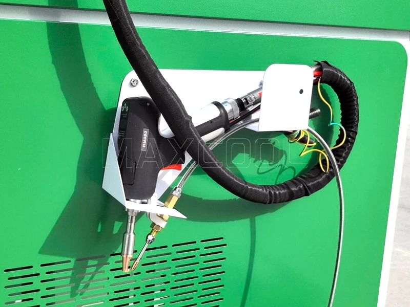 

Высокомощный лазерный аппарат 3-в-1 на 2000 Вт (3 кВт) для непрерывной лазерной очистки, сварки и резки металла, ручной.