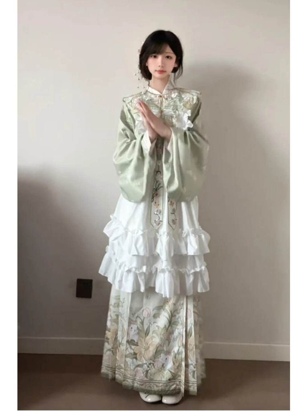 Elegant Green Hanfu Women's Lolita Skirt with Embroidered Cloud Shoulder Ming Dynasty Style Collar And Pipa Sleeve
