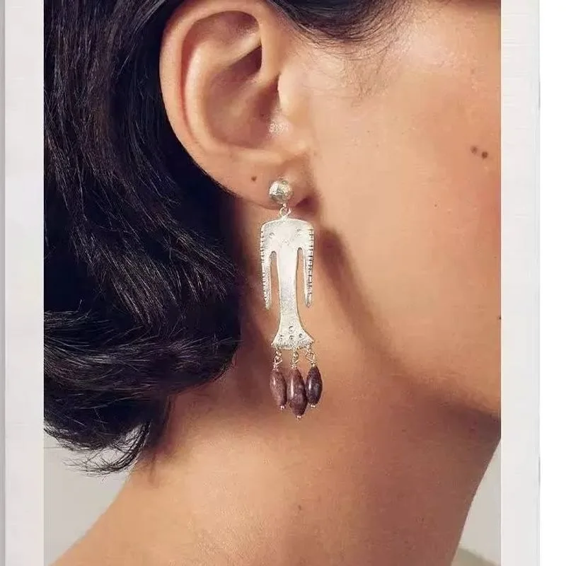 

Autumn New Bird-Man Earrings for Women Niche Design High-end Studs Minimalist Office Style Unique Beaded Dangle Jewelry M848