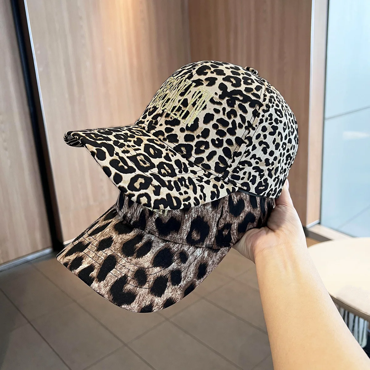 Men's and women's fashion leopard print spot pattern baseball cap retro hip hop casual sunscreen cap
