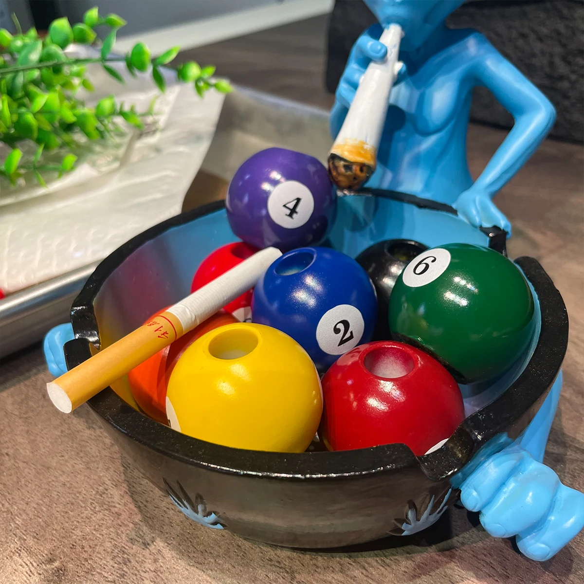 Unique Black Eight Resin Ashtray Perfect For Snooker Billiard Rooms Home Bars Parties Ideal Gift & Creative Birthday Presents