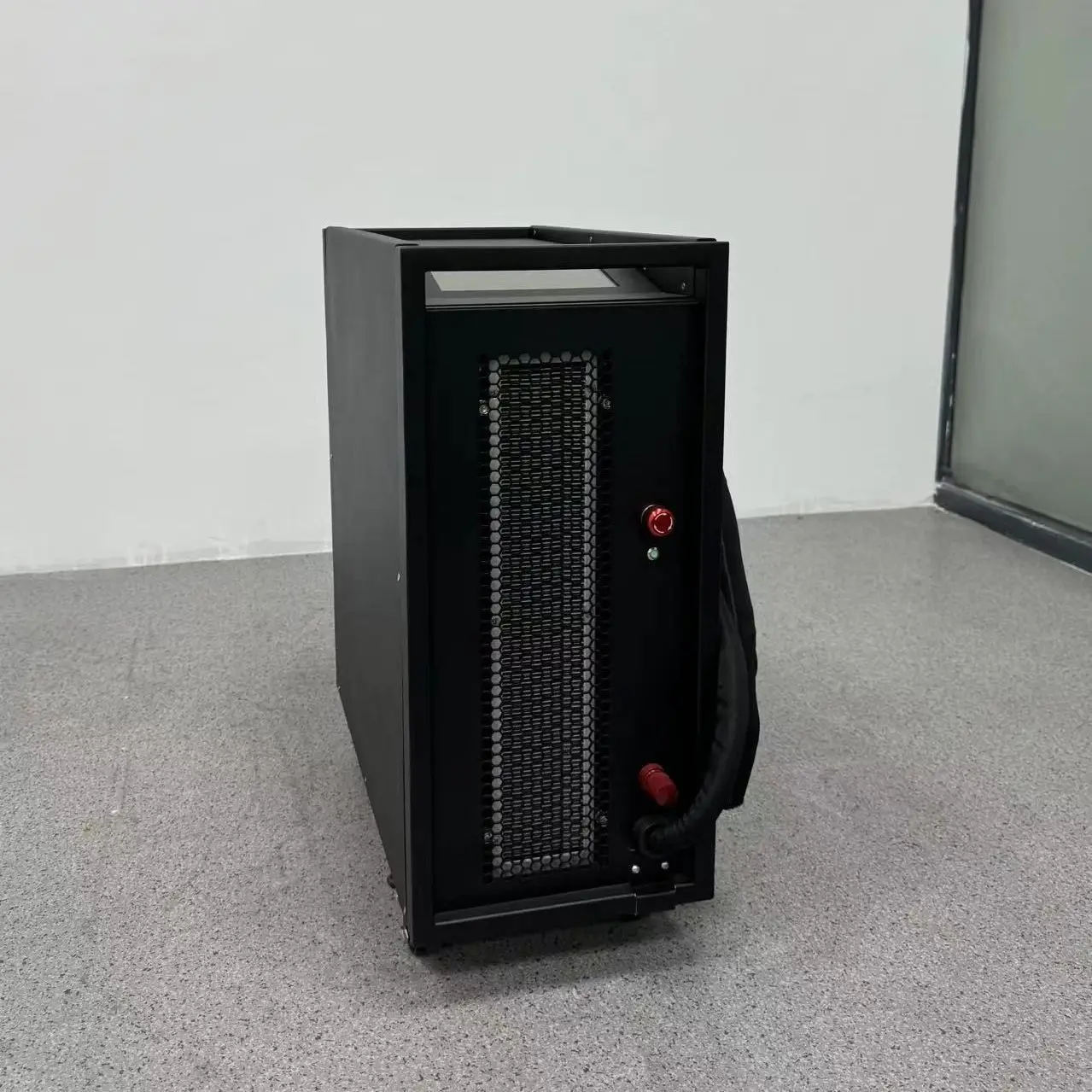 

Лазерный сварочный аппарат 3-в-1 с воздушным охлаждением для эффективной металлообработки. Цена.