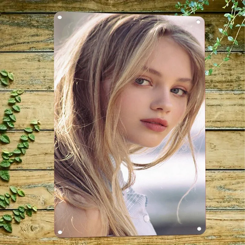 CIFBUY Retro Blonde Girl Portrait Art 2D Flat Aluminum Wall Art Waterproof Durable Decor For Living Room Bedroom Kitchen Salon