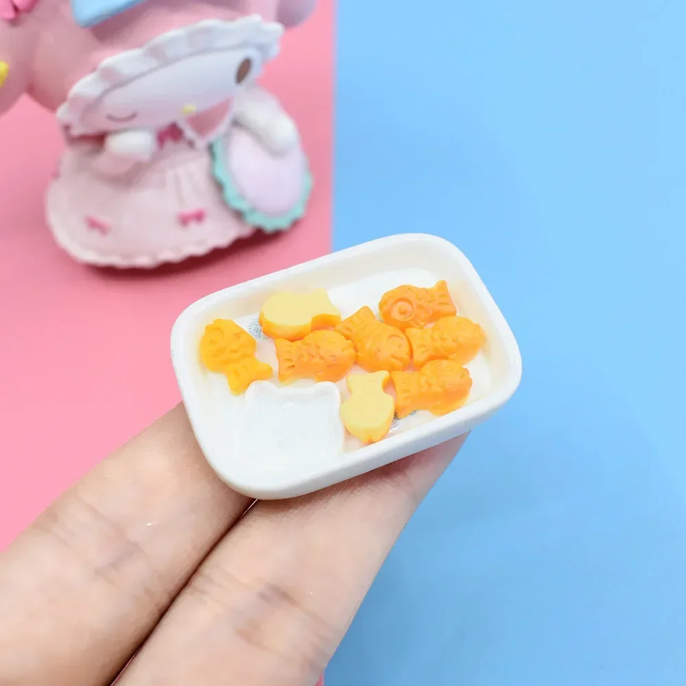 Mini Kawaii Resin Cat Plate Dollhouse DIY Miniature Material Flatback Charms Cabochons Crafts Accessories Flat Back Part Figures