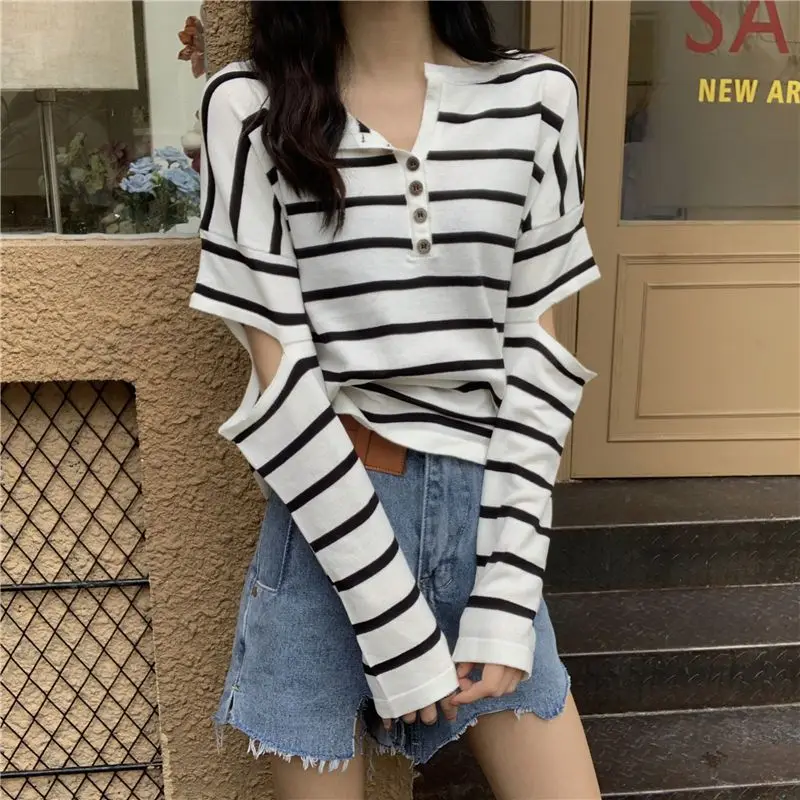 Spring Hole Long Sleeve Bottoming Shirt Women 2024 Streetwear 0-Neck Loose T-Shirt Woman Fashion Button Thin Striped Knitwear