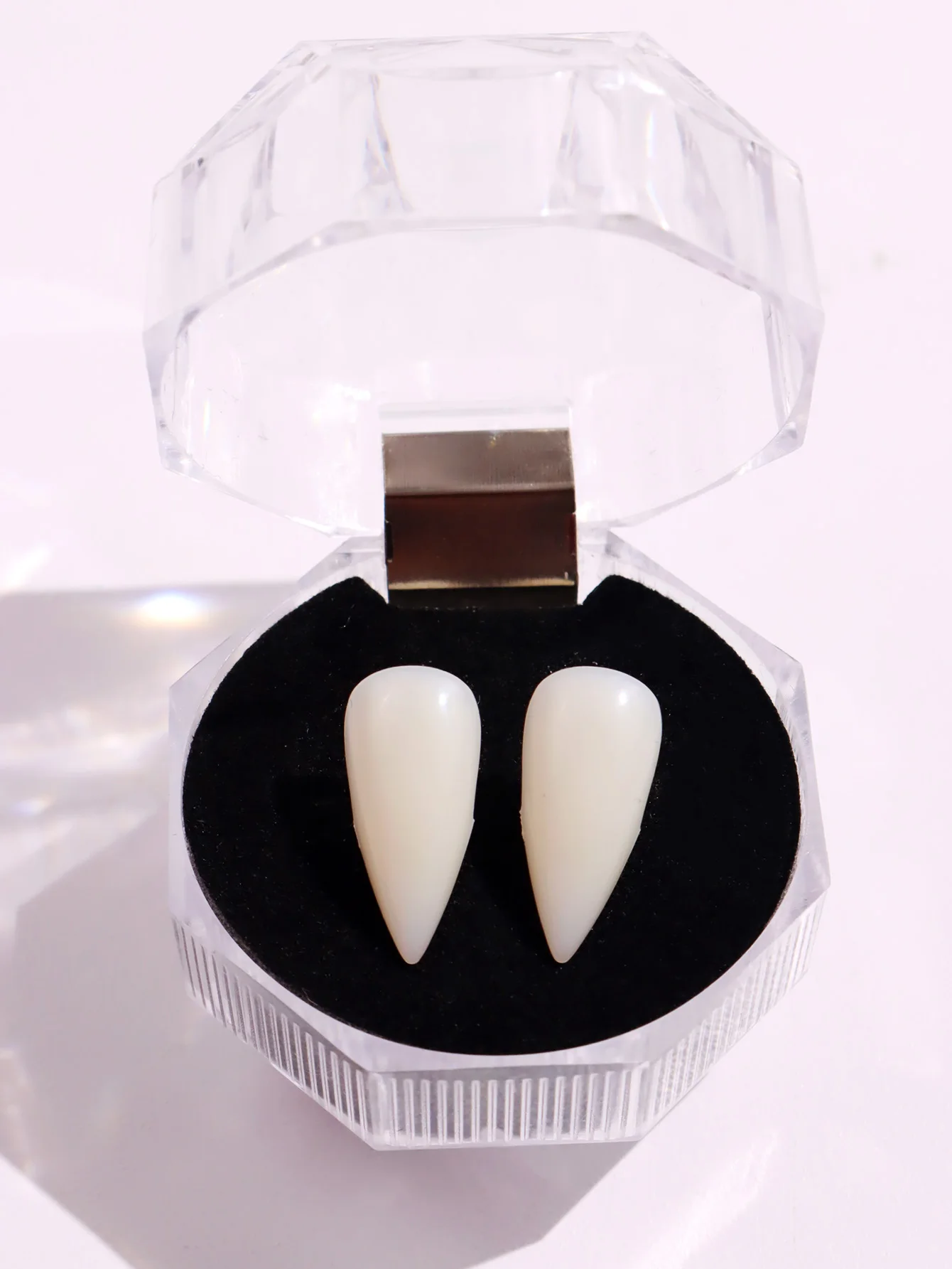 Halloween Realistic Vampire False Teeth Cosplay Party Fangs Prop Prank Fangs Easy to Wear Costume Prop Dentures Party Gift