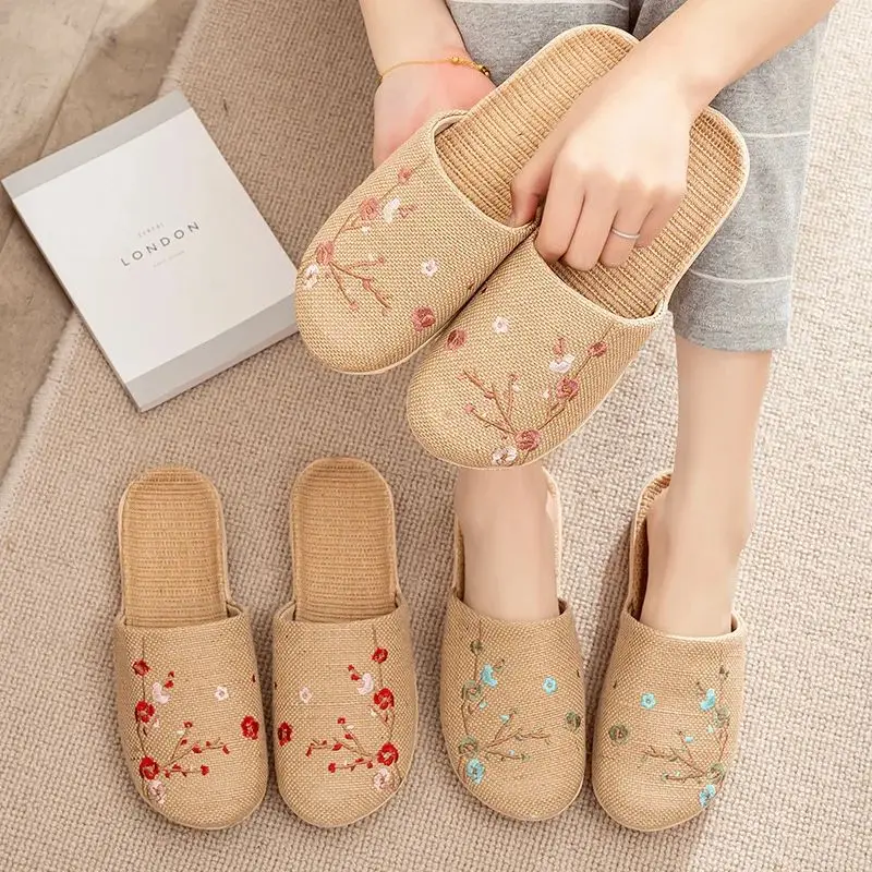 

Linen Slippers for Men And Women Embroidered Home Shoes Comfortable Flat Bottom Artificial Leather Slip-On Shoes for Couples