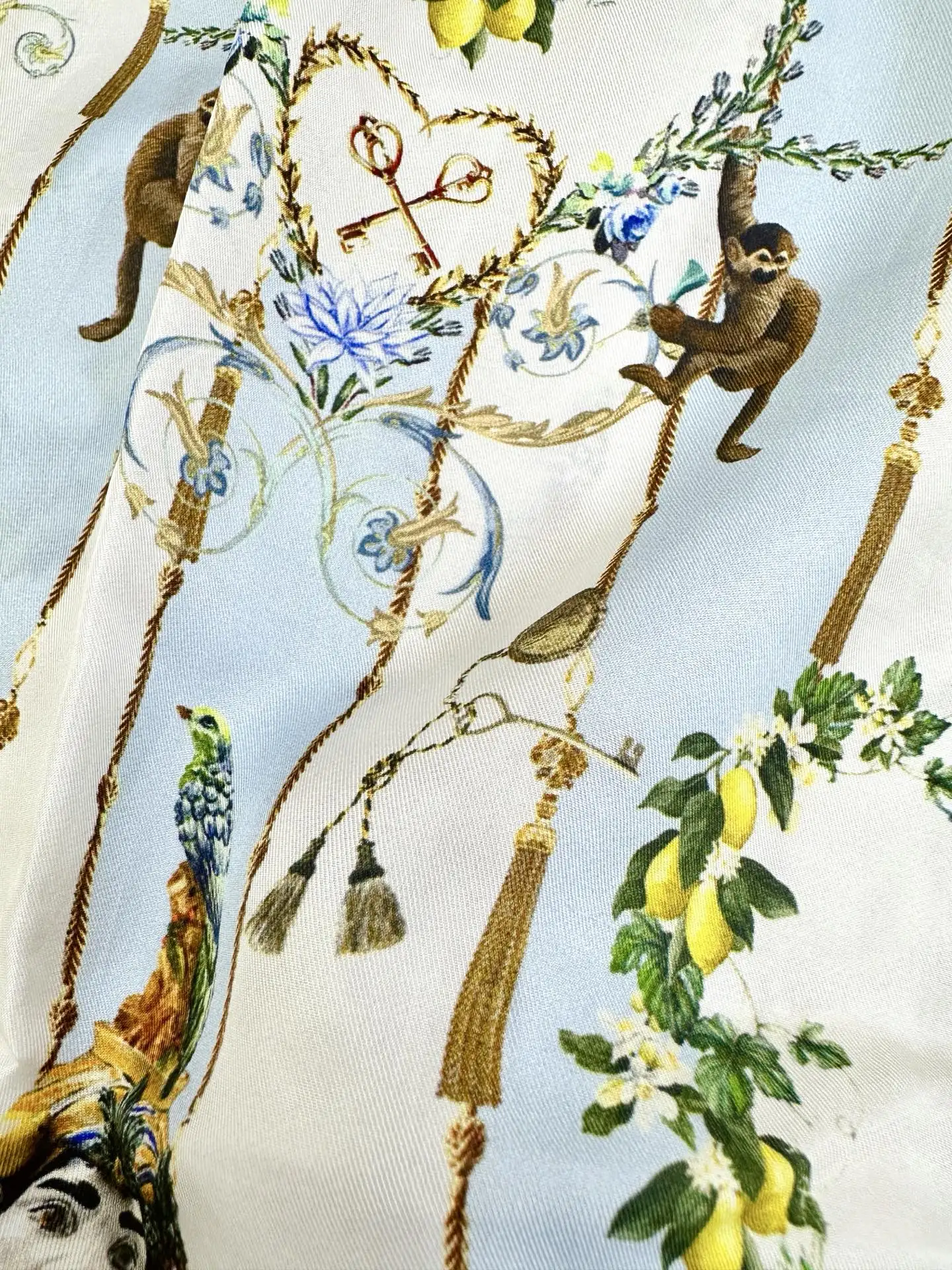 여성 레트로 프린트 블루 세트 크리스탈 비즈 장식 턴다운 칼라 긴팔 셔츠 + 엘라스틱 웨이스트 와이드 레그 팬츠 캐주얼 실크 수트