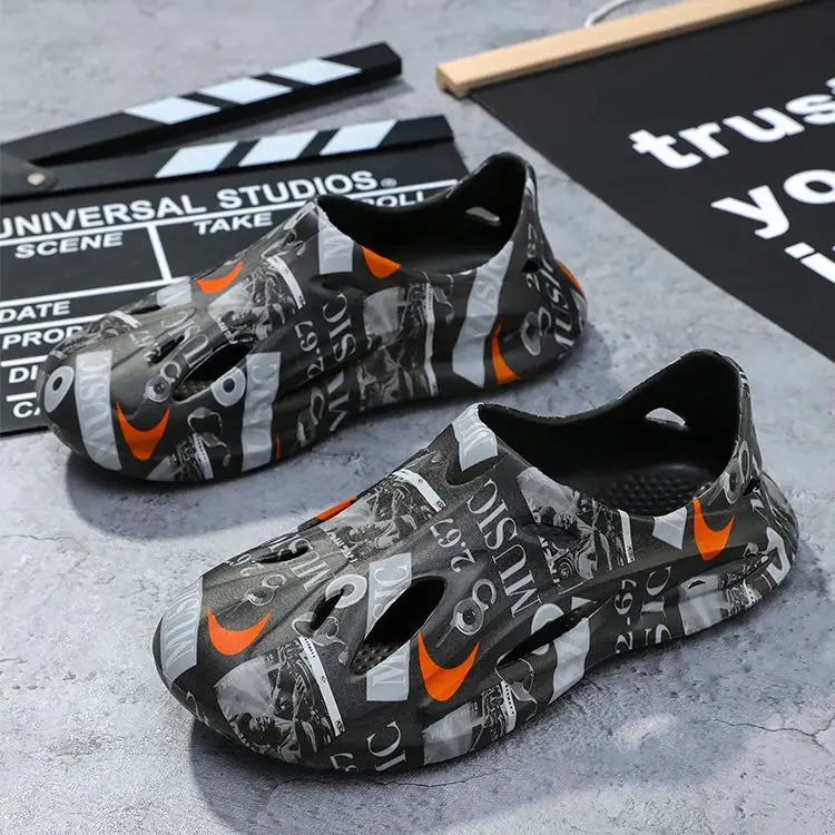 New graffiti wasteland wind dopamine letter couple hole shoes go out non-slip wear-resistant bag and cool slippers