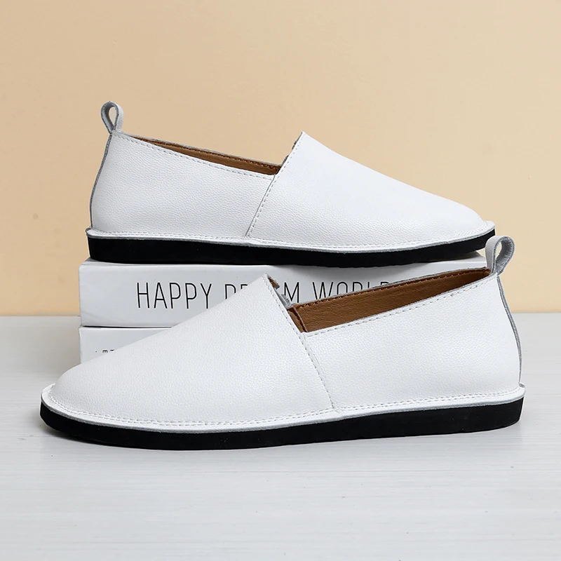

Flat Bottomed Lightweight Men Loafers Soft Comfortable Breathable Personalized High-end Driving Hiking Youth Fashion Shoes