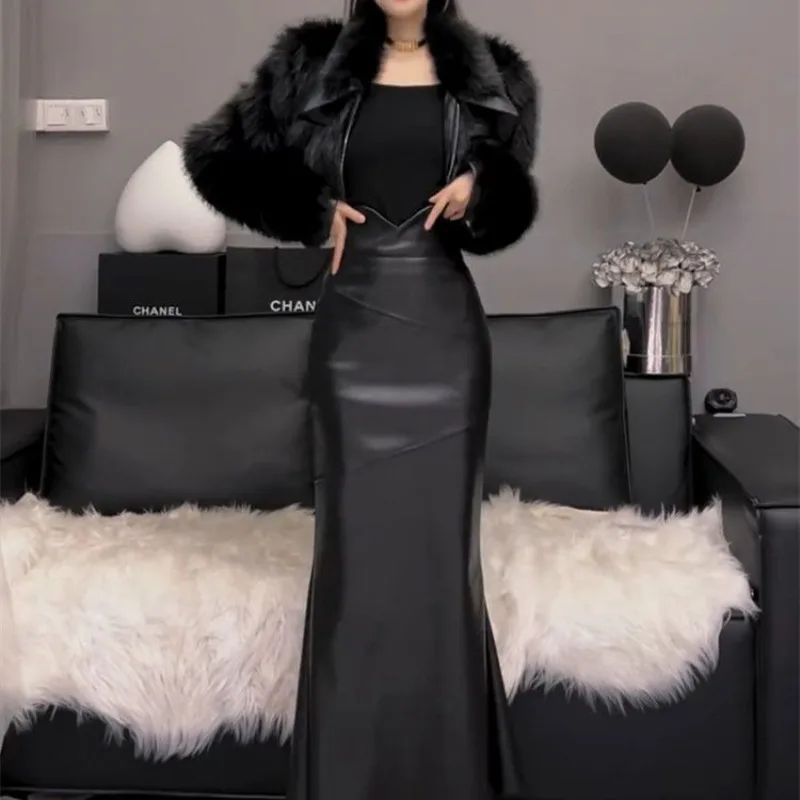 

Black Spicy Girl Design Hip Hugging Sexy and Feminine Half Skirt Versatile Waist Cinching 2025 Autumn New Fish Tail Skirt