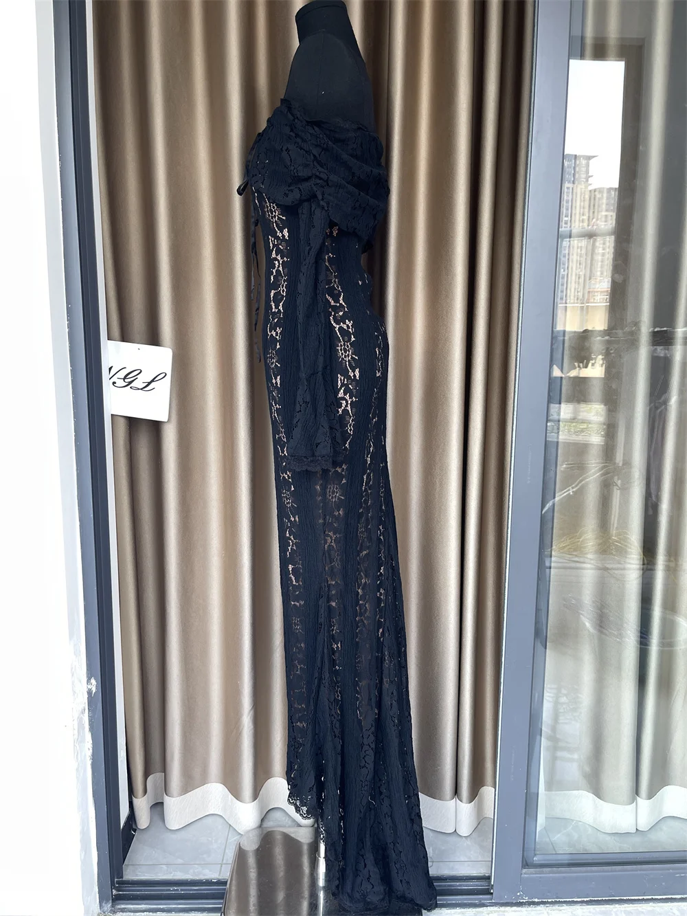 Vestido largo ajustado negro con hombros descubiertos para mujer, vestido de noche elegante de encaje de manga larga de alta calidad para fiesta de boda, otoño 2025