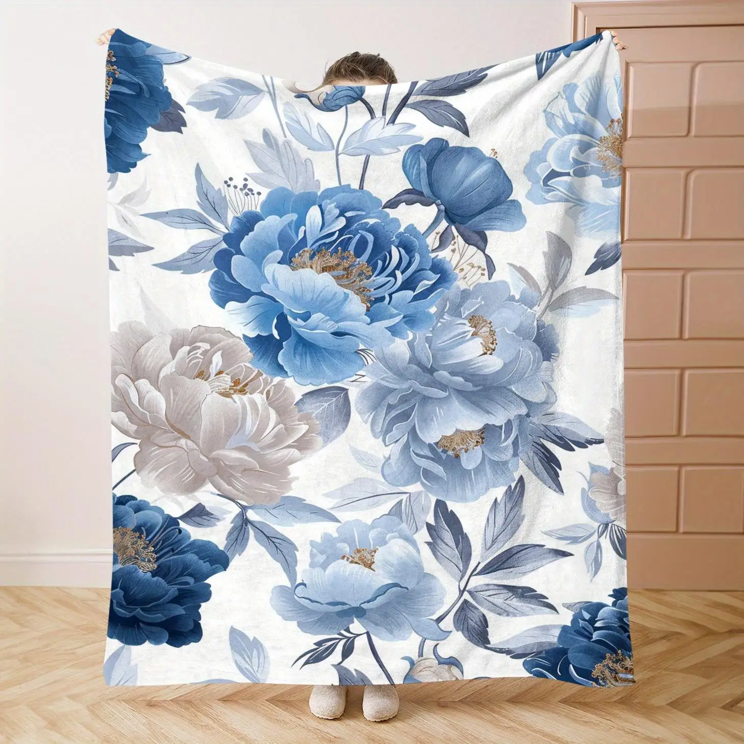 

1pc Blue peony print blanket, polyester fabric, machine washable, suitable for bedroom and living room décor.